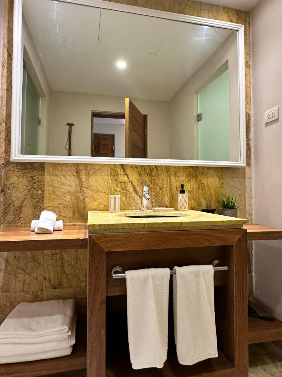 WhatsAppImage2025-12-13at10