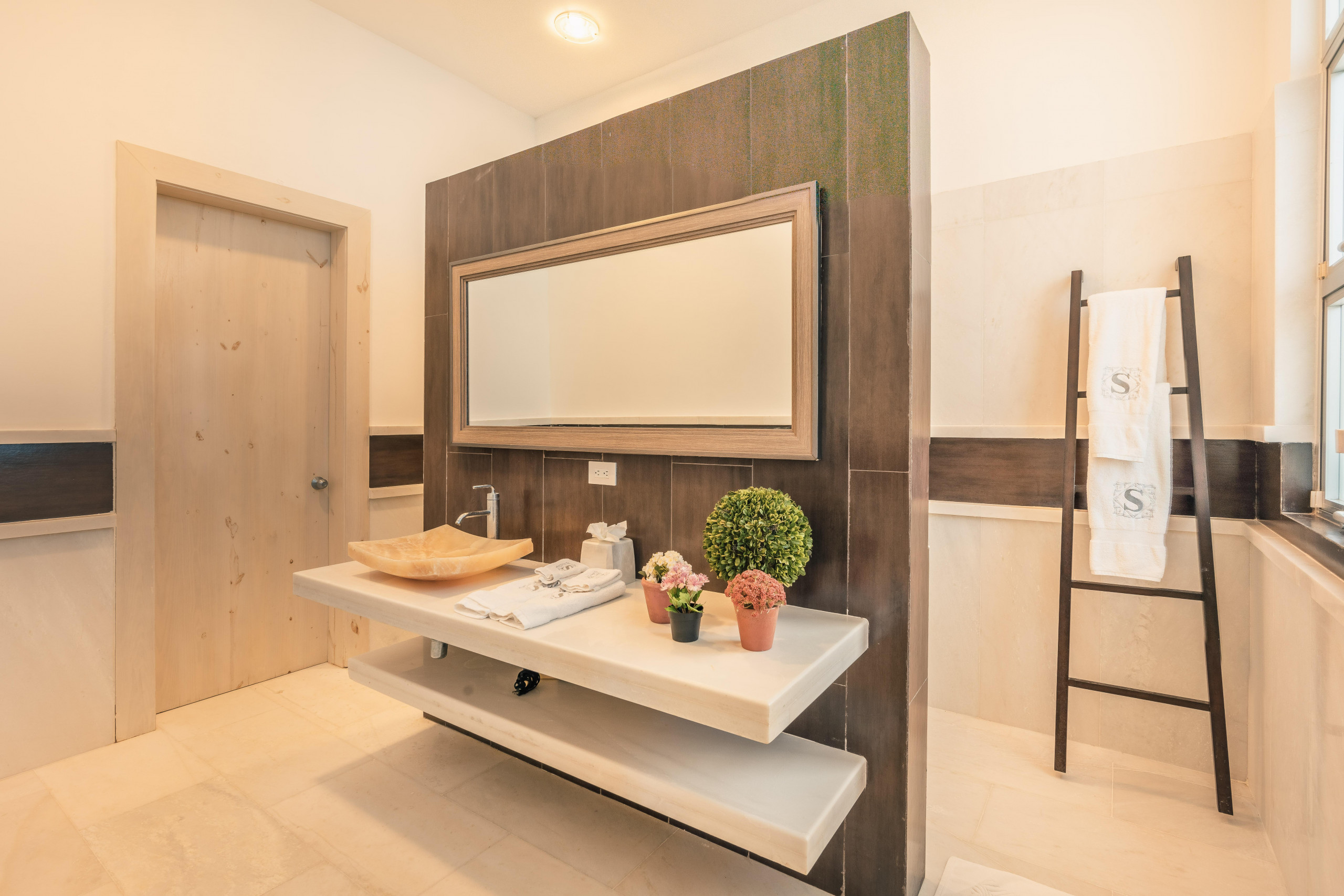 DSC08722DSC08722-HDR_7717x5147