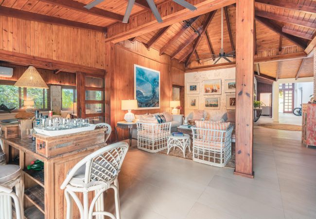 DSC06700DSC06700-HDR_7575x5053Copy