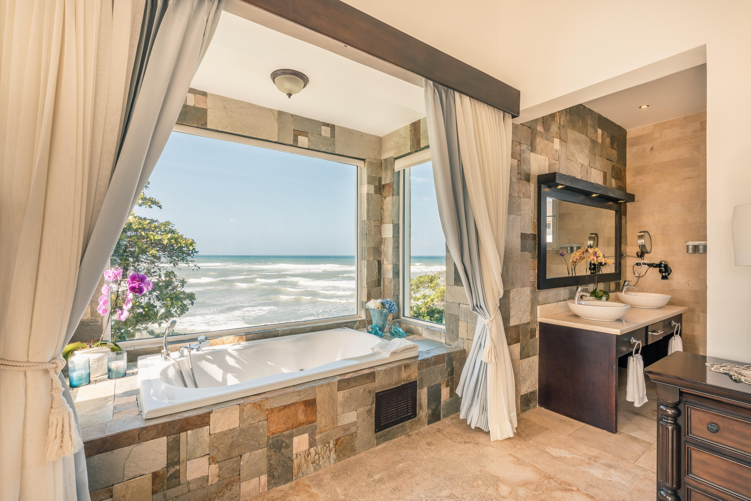 DSC09947DSC09947-HDR_7852x5237