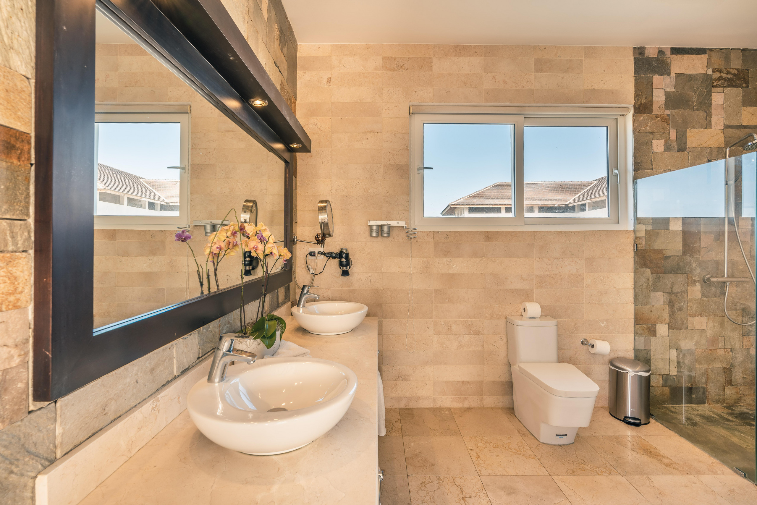 DSC09966DSC09966-HDR_7703x5138