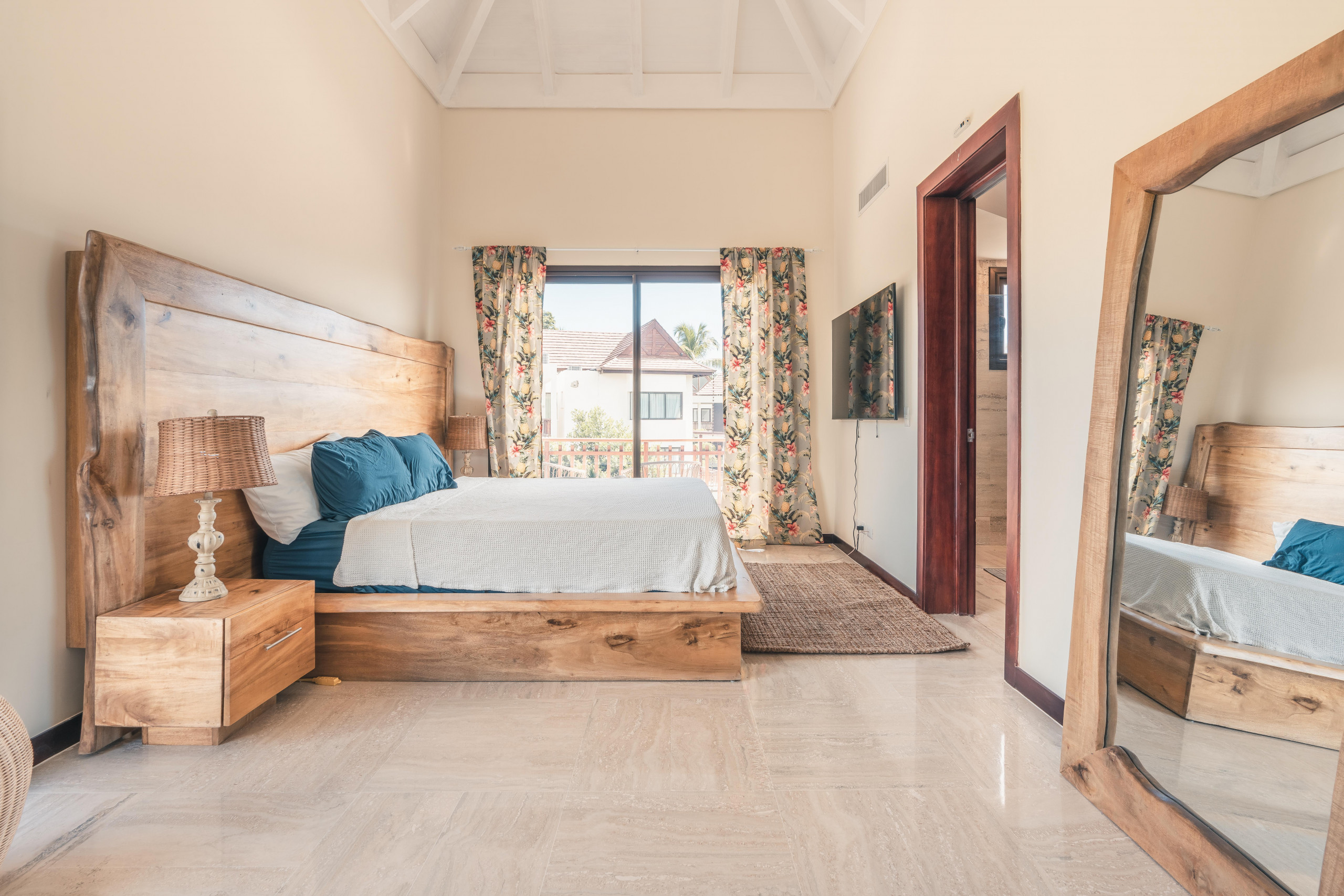 DSC08685DSC08685-HDR_7738x5161