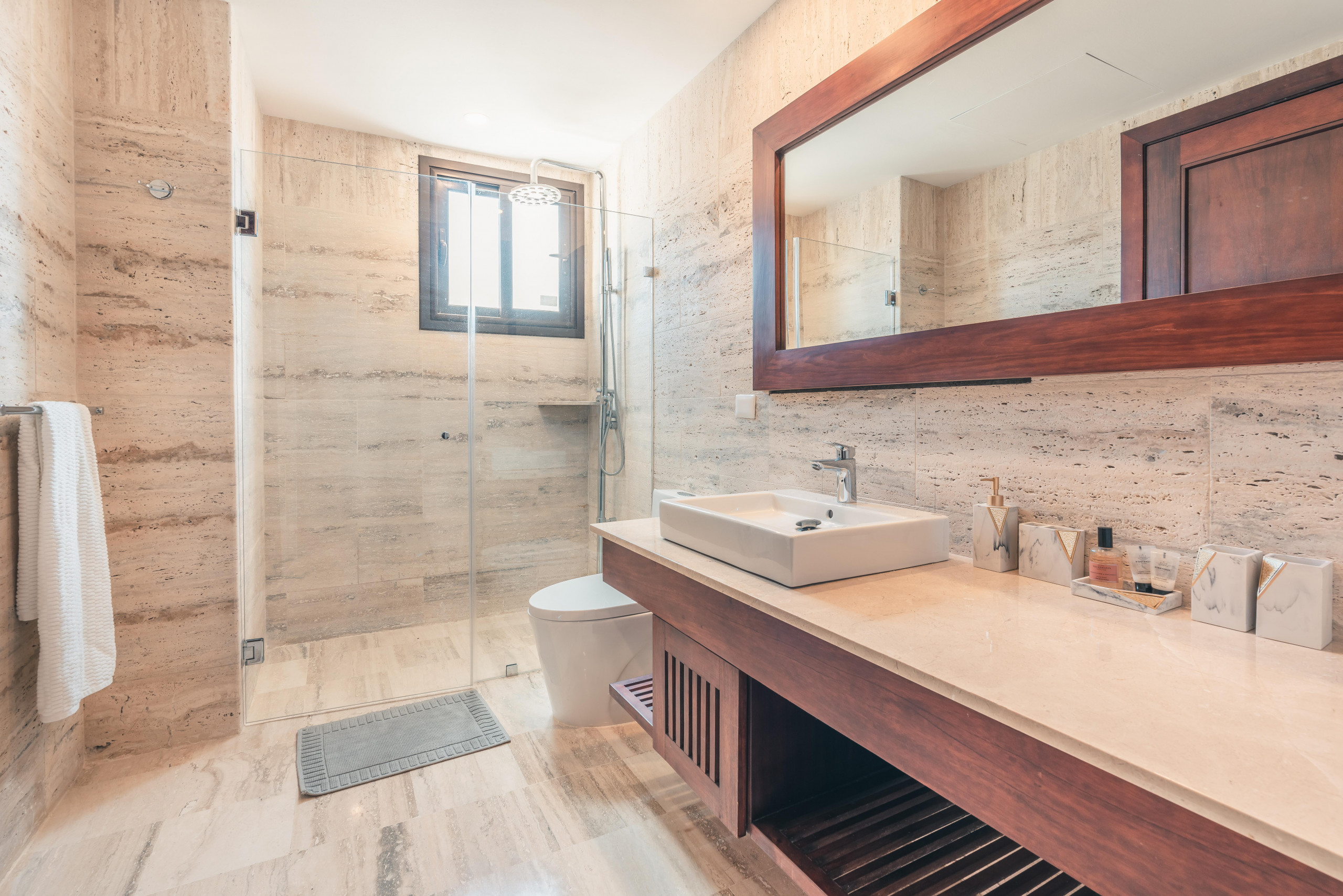 DSC08694DSC08694-HDR_7829x5222