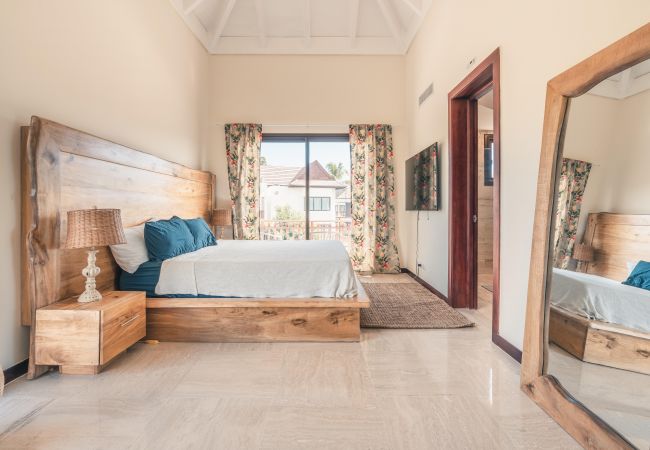 DSC08685DSC08685-HDR_7738x5161