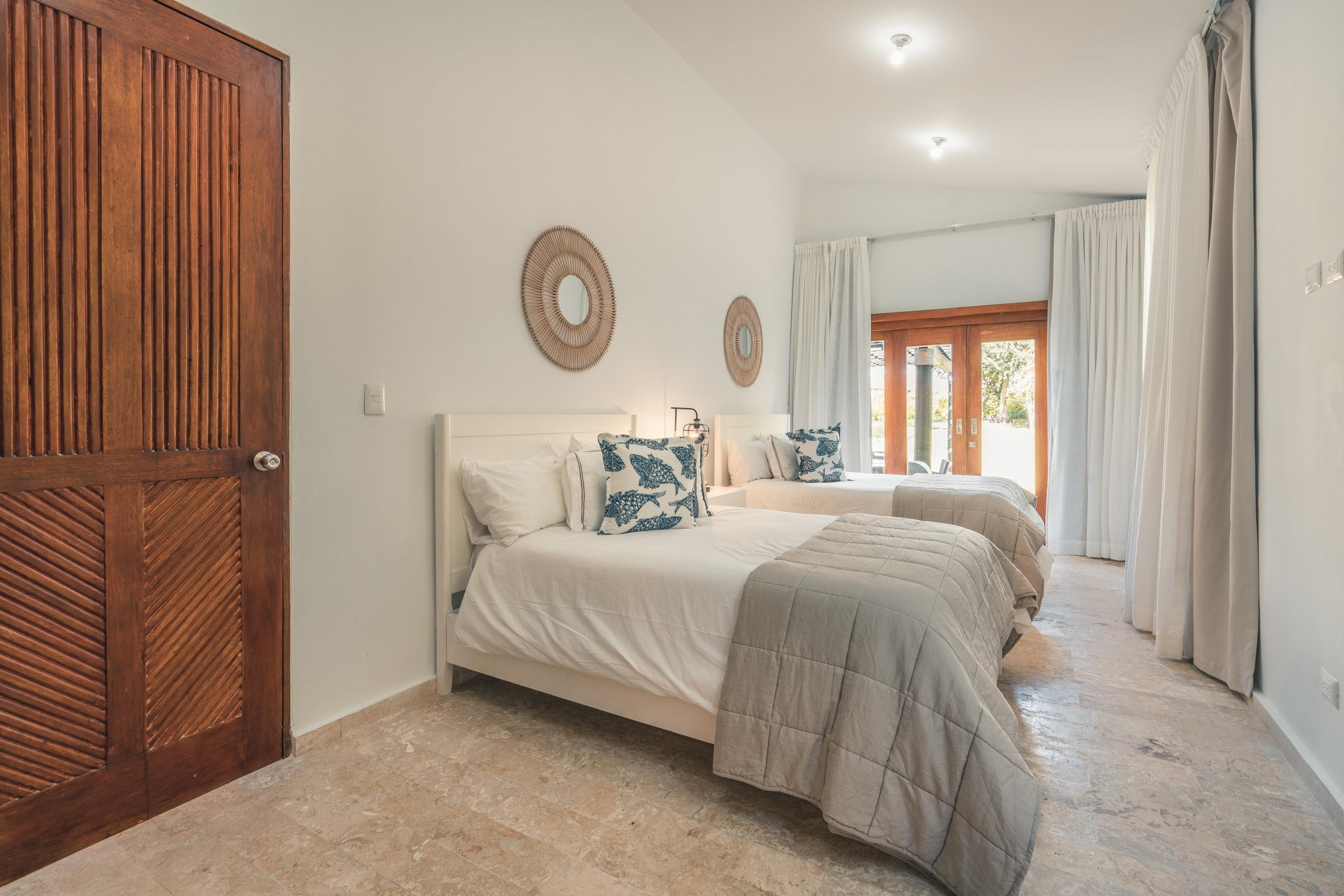 DSC07208DSC07208-HDR_7825x5219