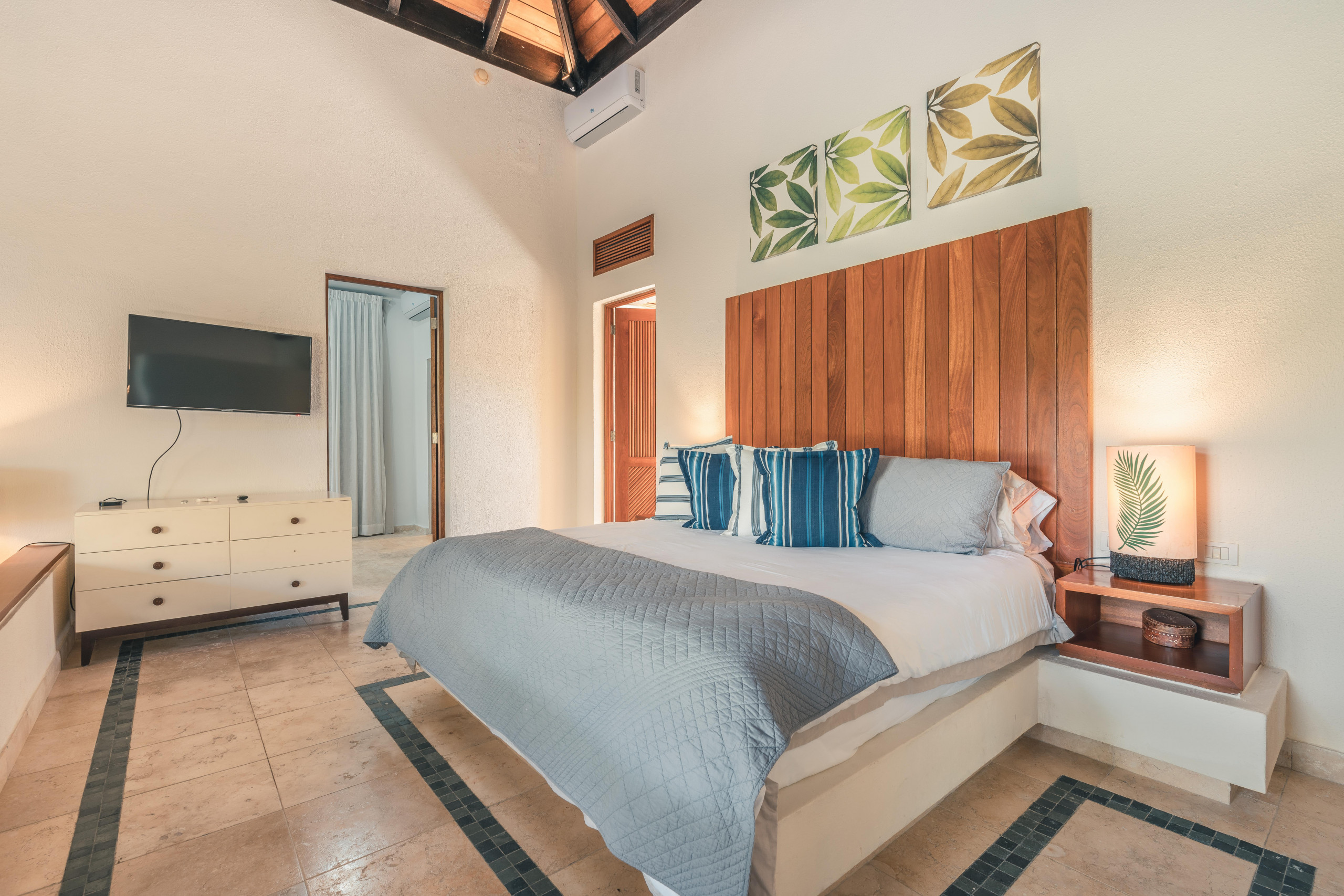 DSC07181DSC07181-HDR_7879x5255