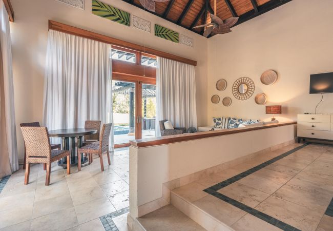 DSC07169DSC07169-HDR_7713x5145