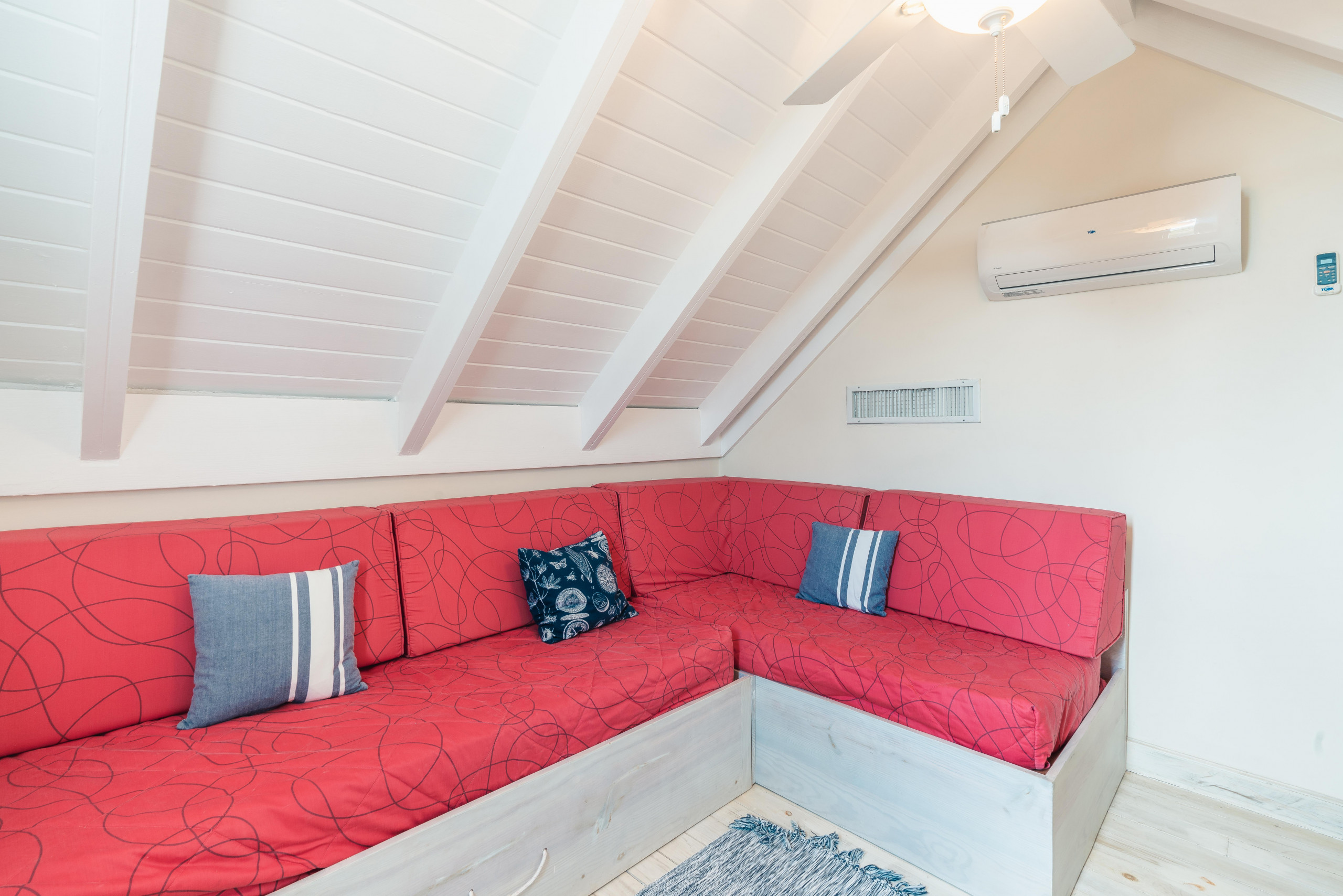 DSC06825DSC06825-HDR_7782x5191