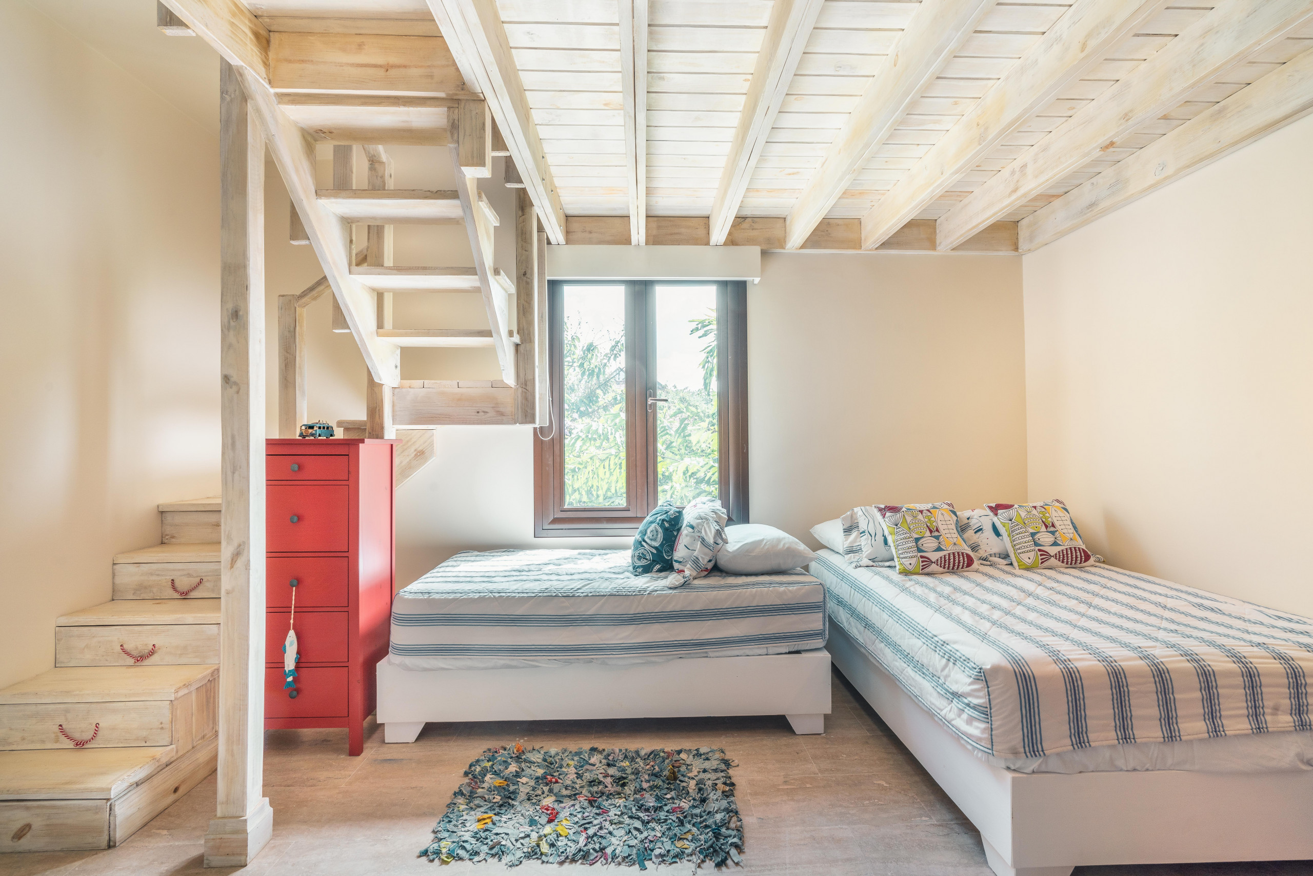 DSC06817DSC06817-HDR_7887x5261