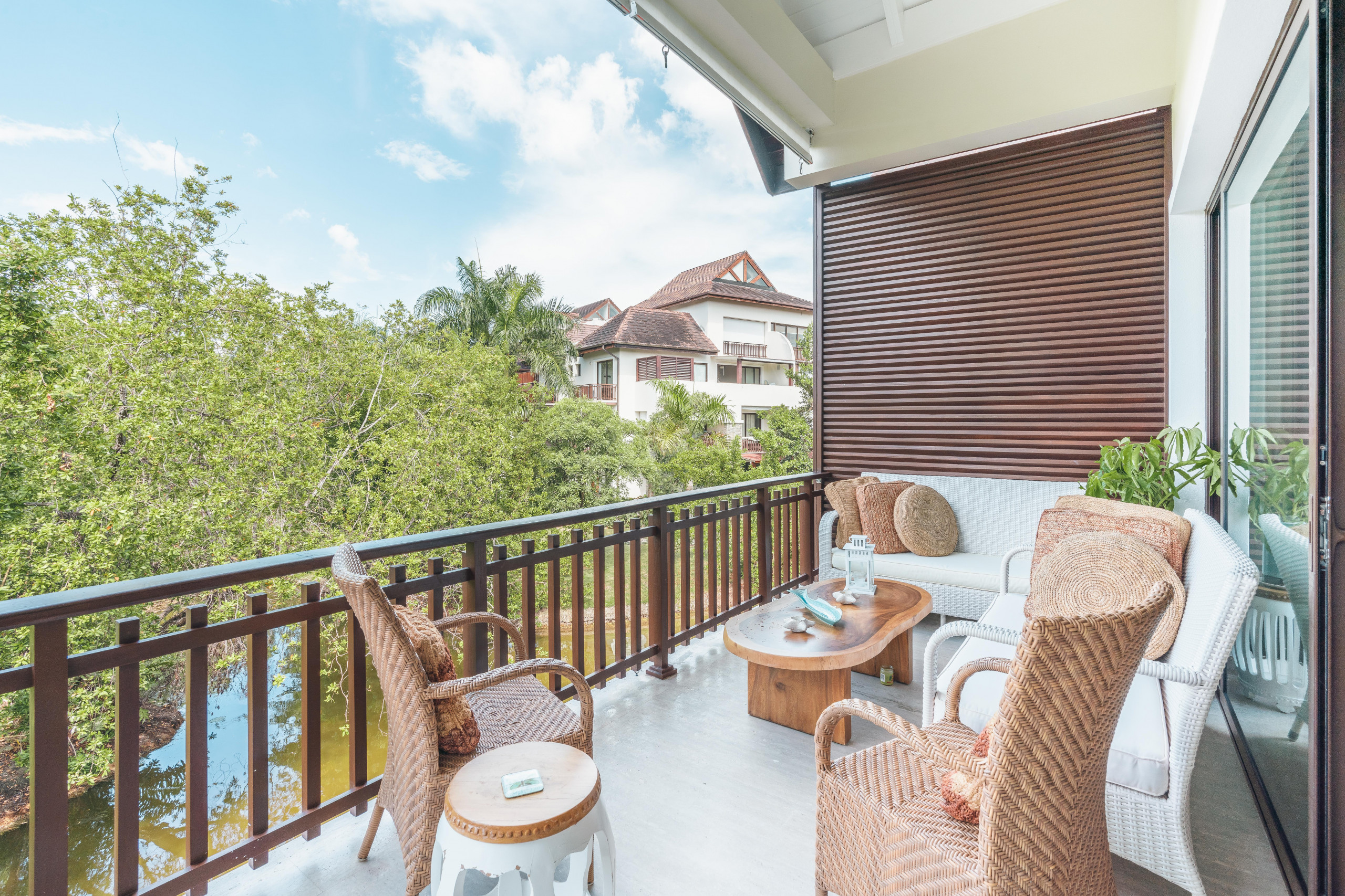 DSC06843DSC06843-HDR_7822x5217