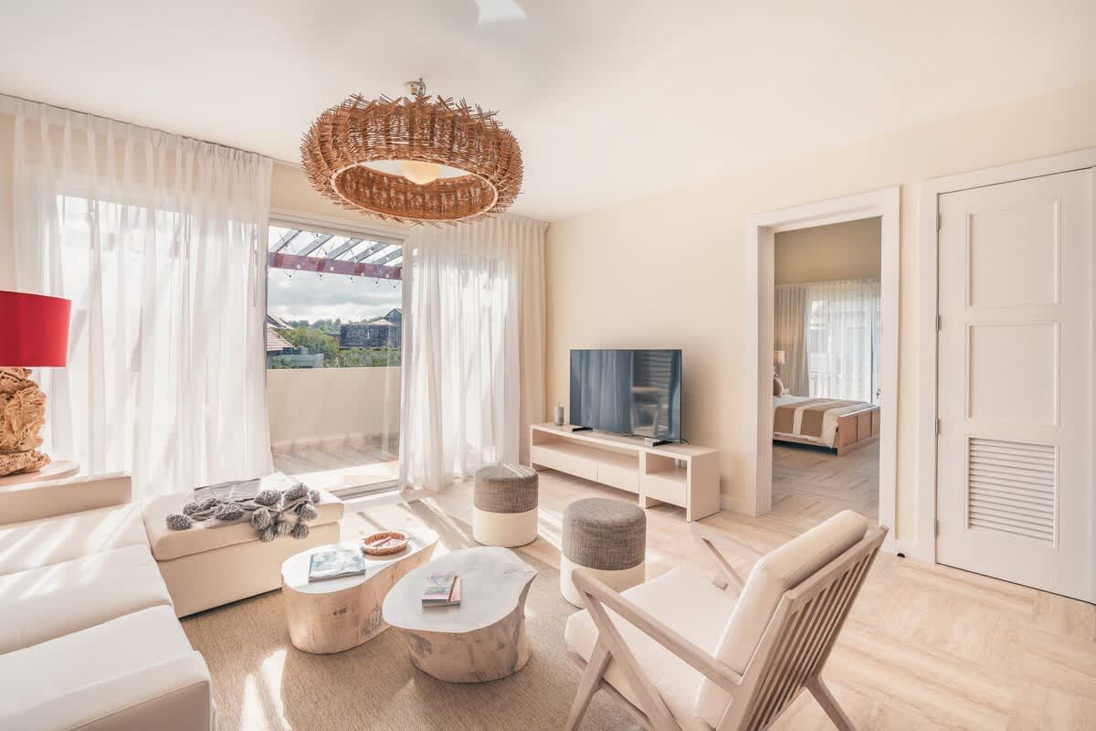 6944442efcb6fe3e7c3fbce8