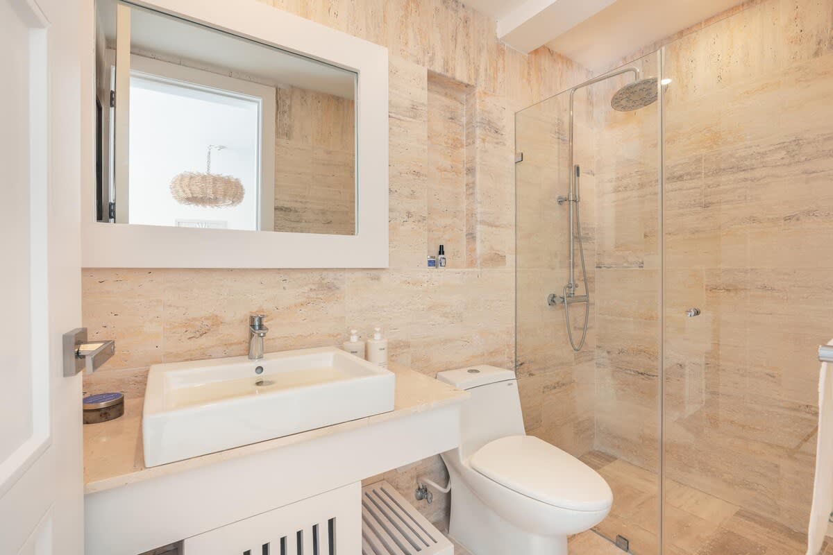 6944442efcb6fe3e7c3fbce5