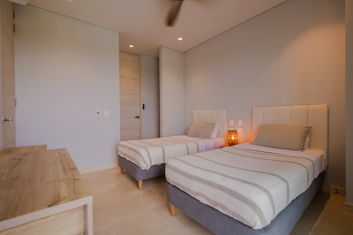 6944449dfcb6fe3e7c3fc356