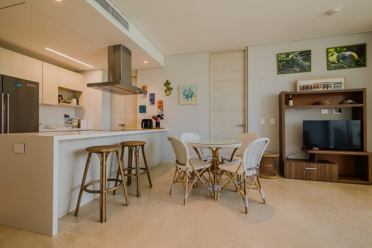 6944449afcb6fe3e7c3fc329