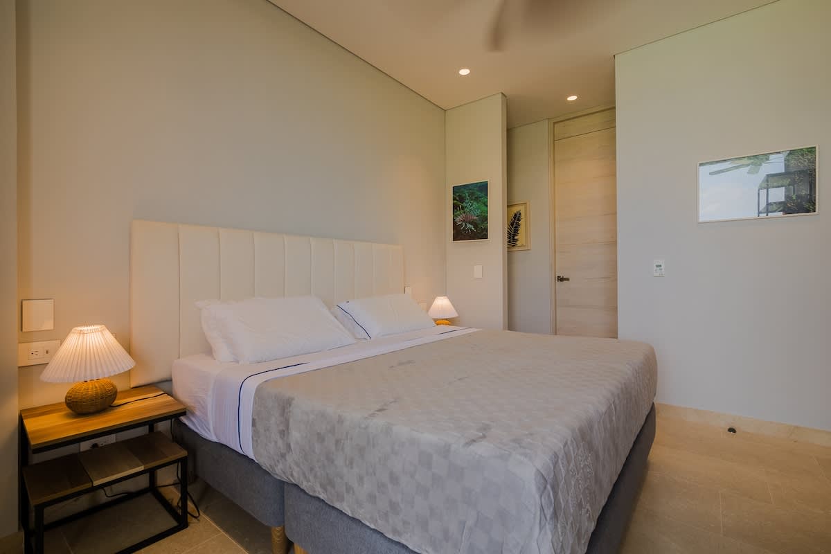 6944449afcb6fe3e7c3fc318