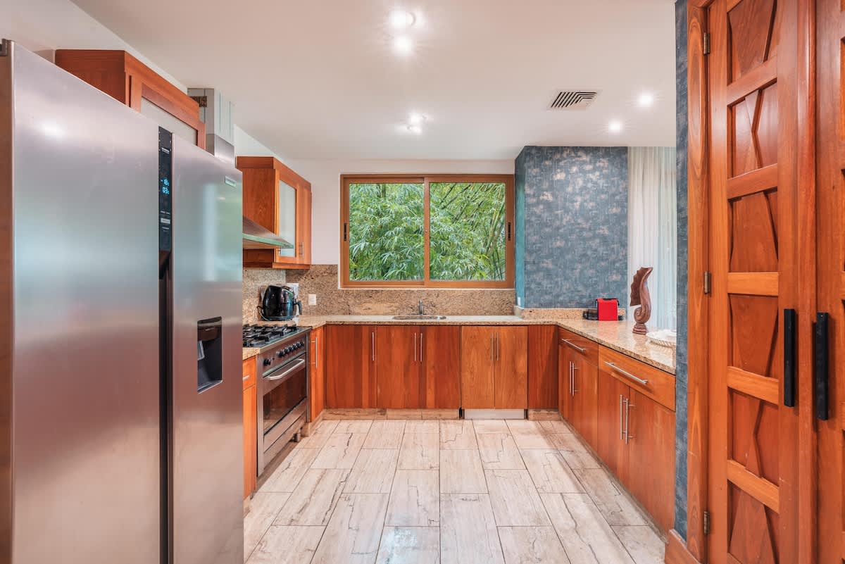 6944442afcb6fe3e7c3fbc97