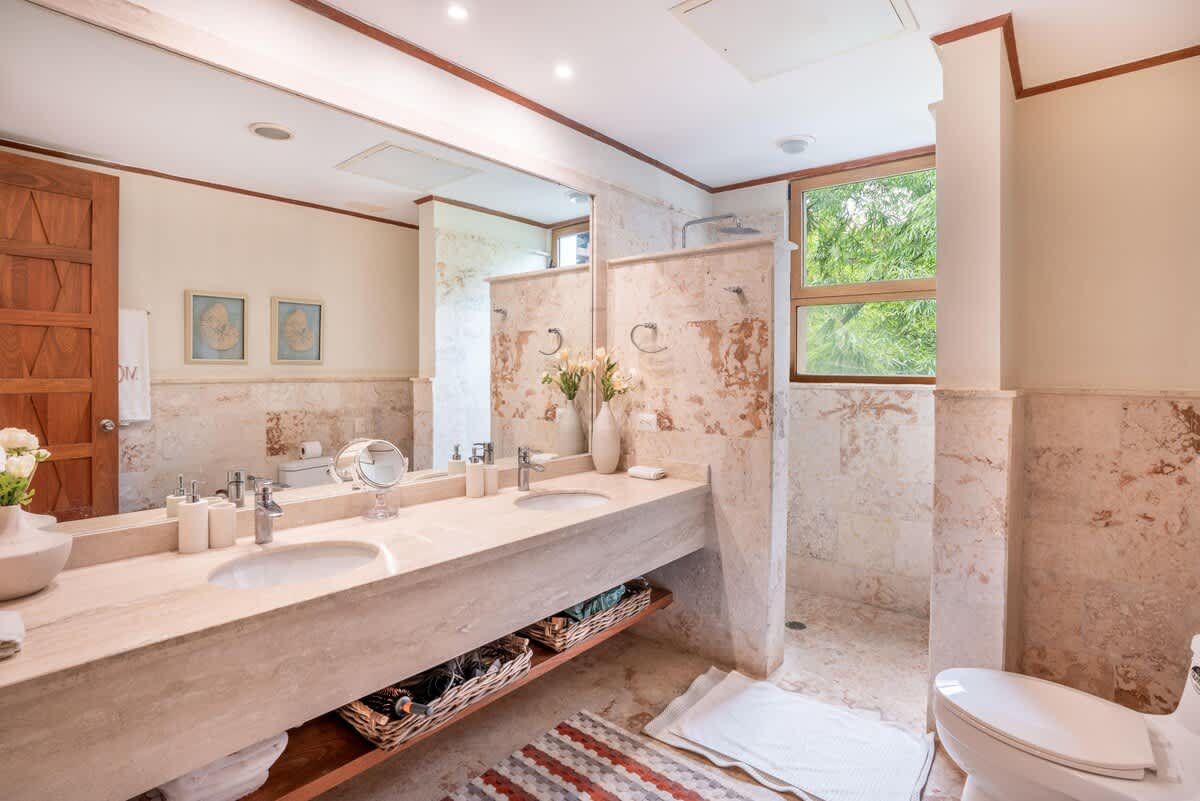 6944442afcb6fe3e7c3fbc92