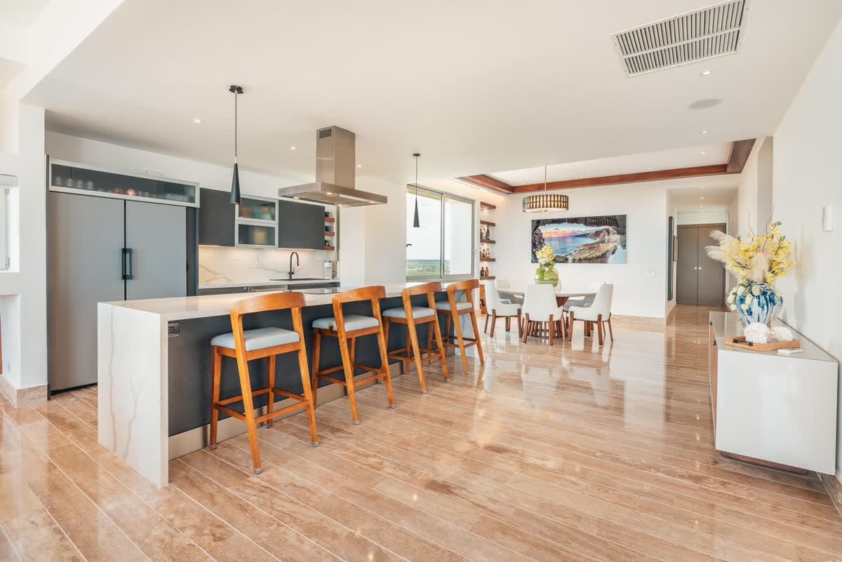 694443ebfcb6fe3e7c3fb990