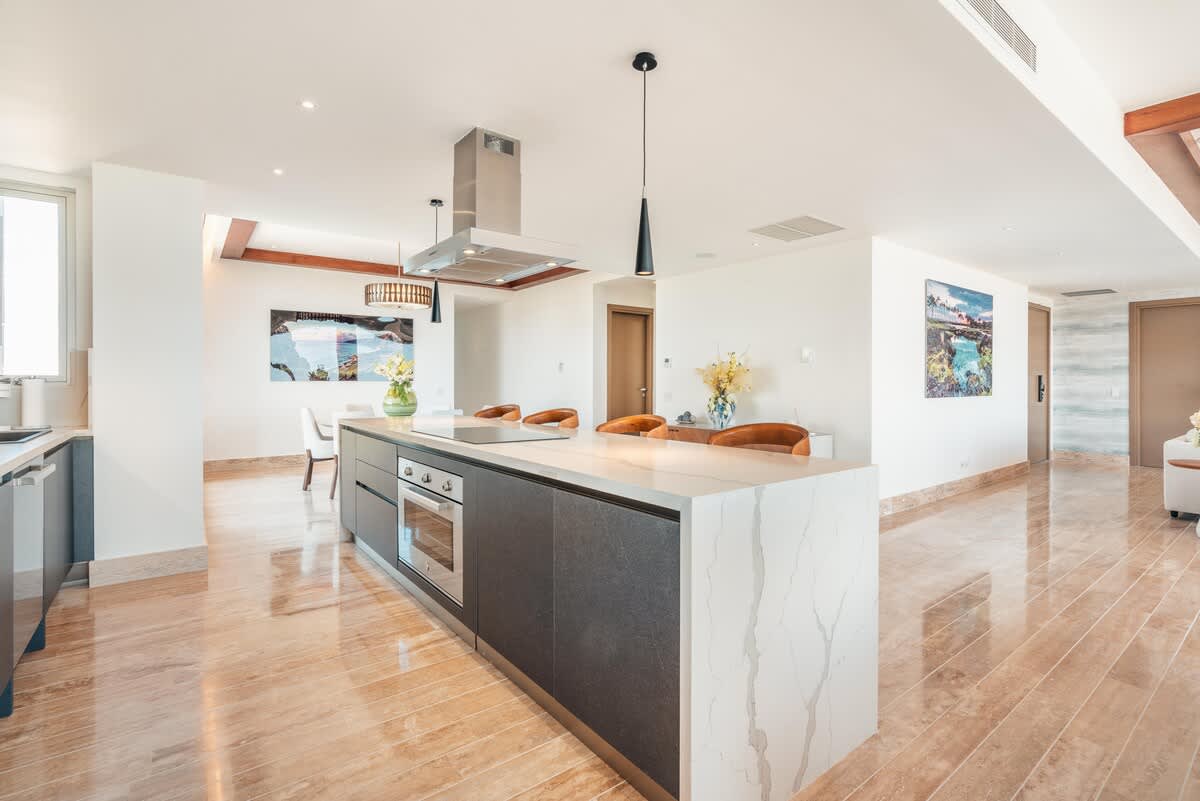 694443ebfcb6fe3e7c3fb992