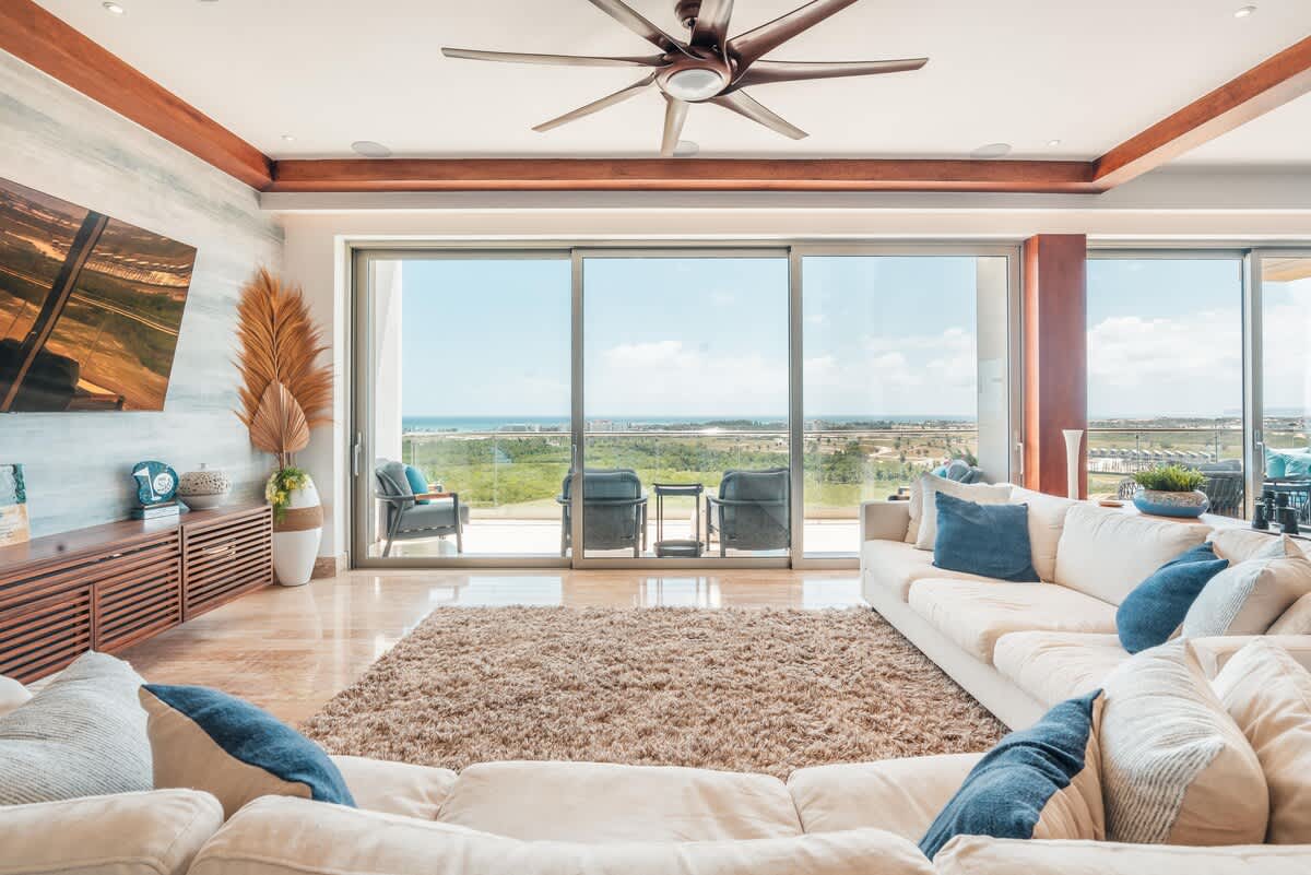 694443ebfcb6fe3e7c3fb986