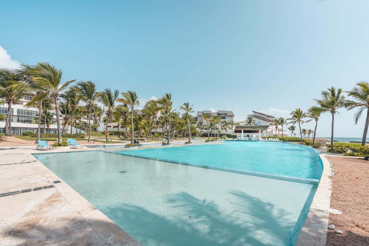 698e2feafe0756b4c4ac8a5c