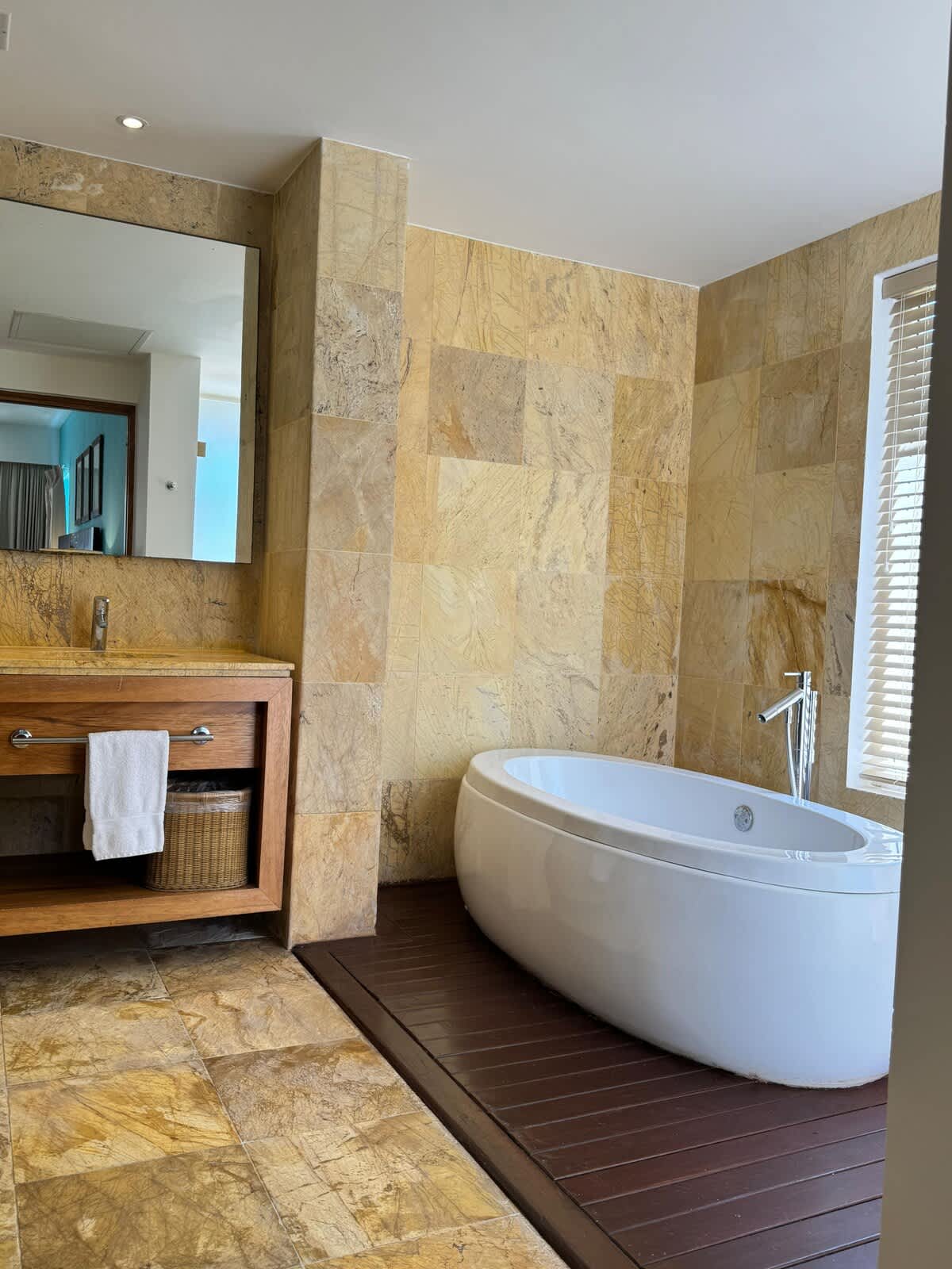 698e2fedfe0756b4c4ac8a94