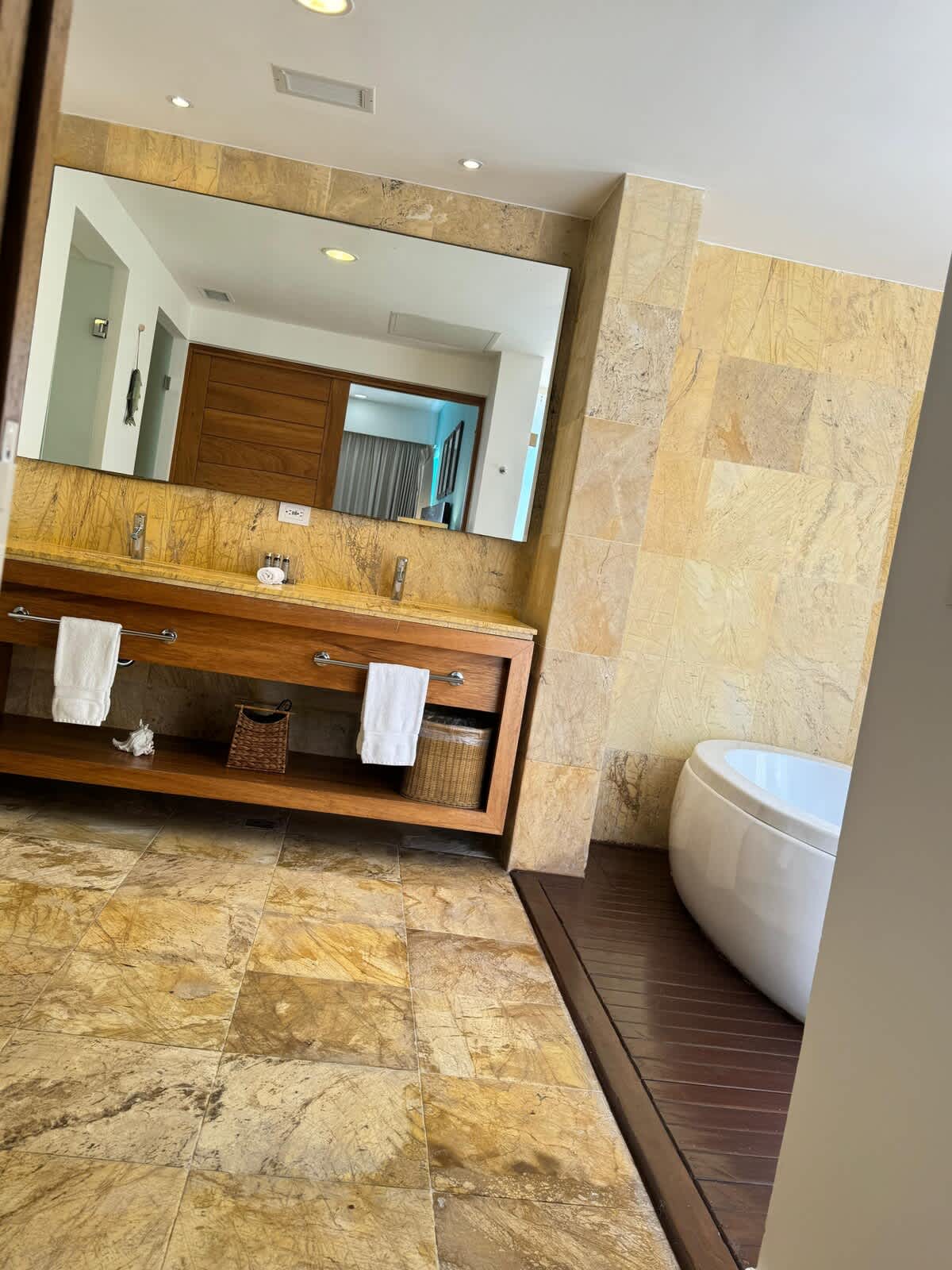 698e2fedfe0756b4c4ac8a9a