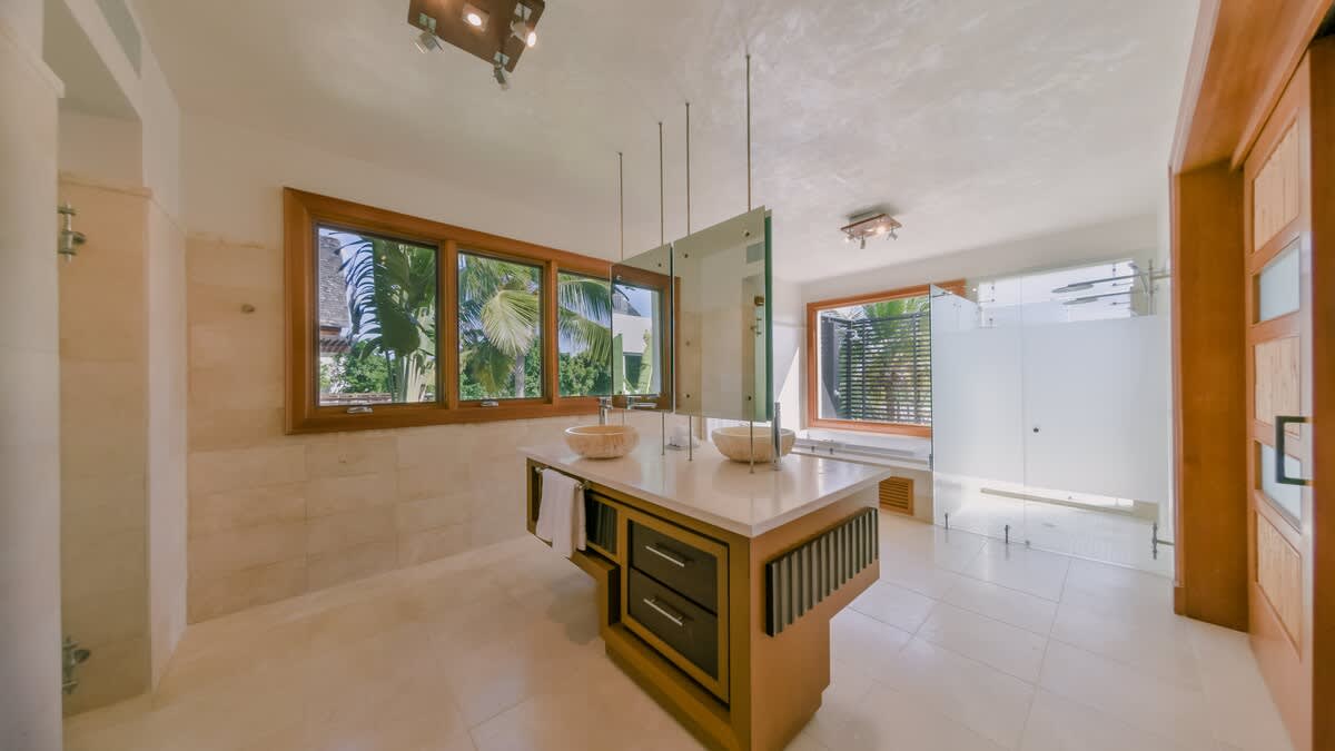 6944433d914dba2e072f736a