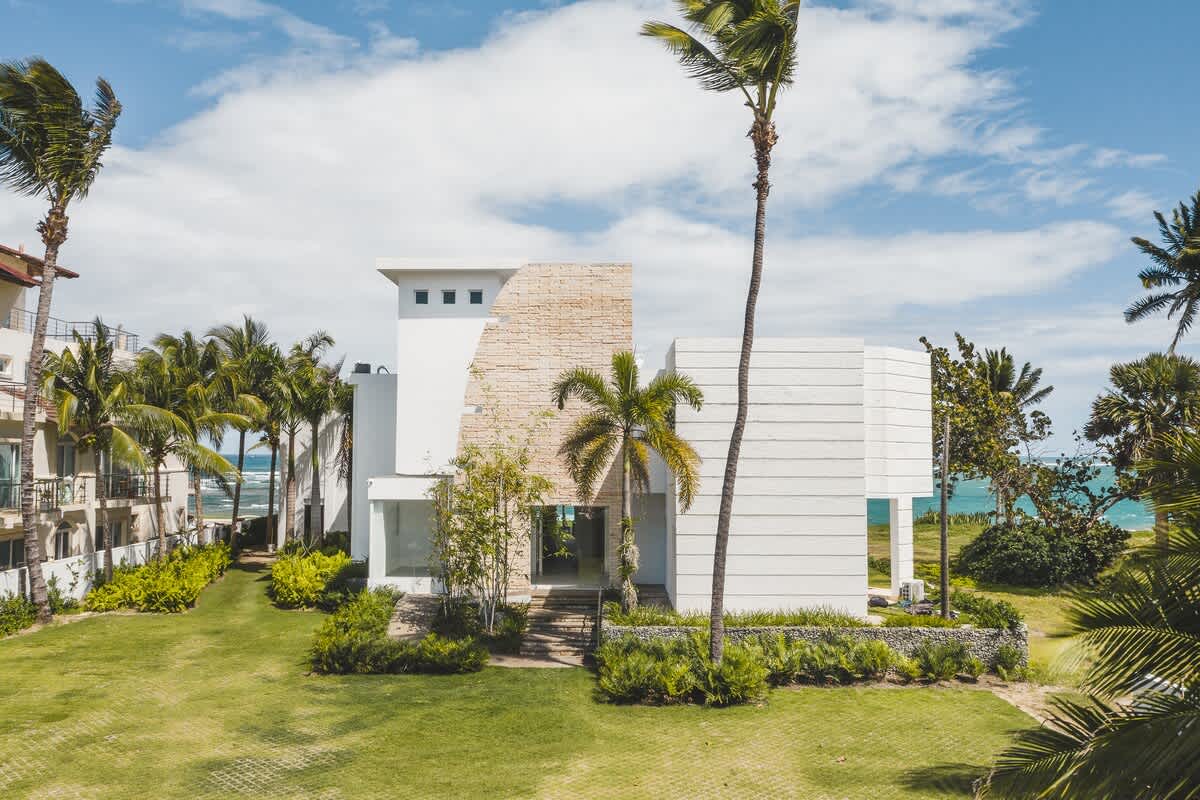 6944433e914dba2e072f738d