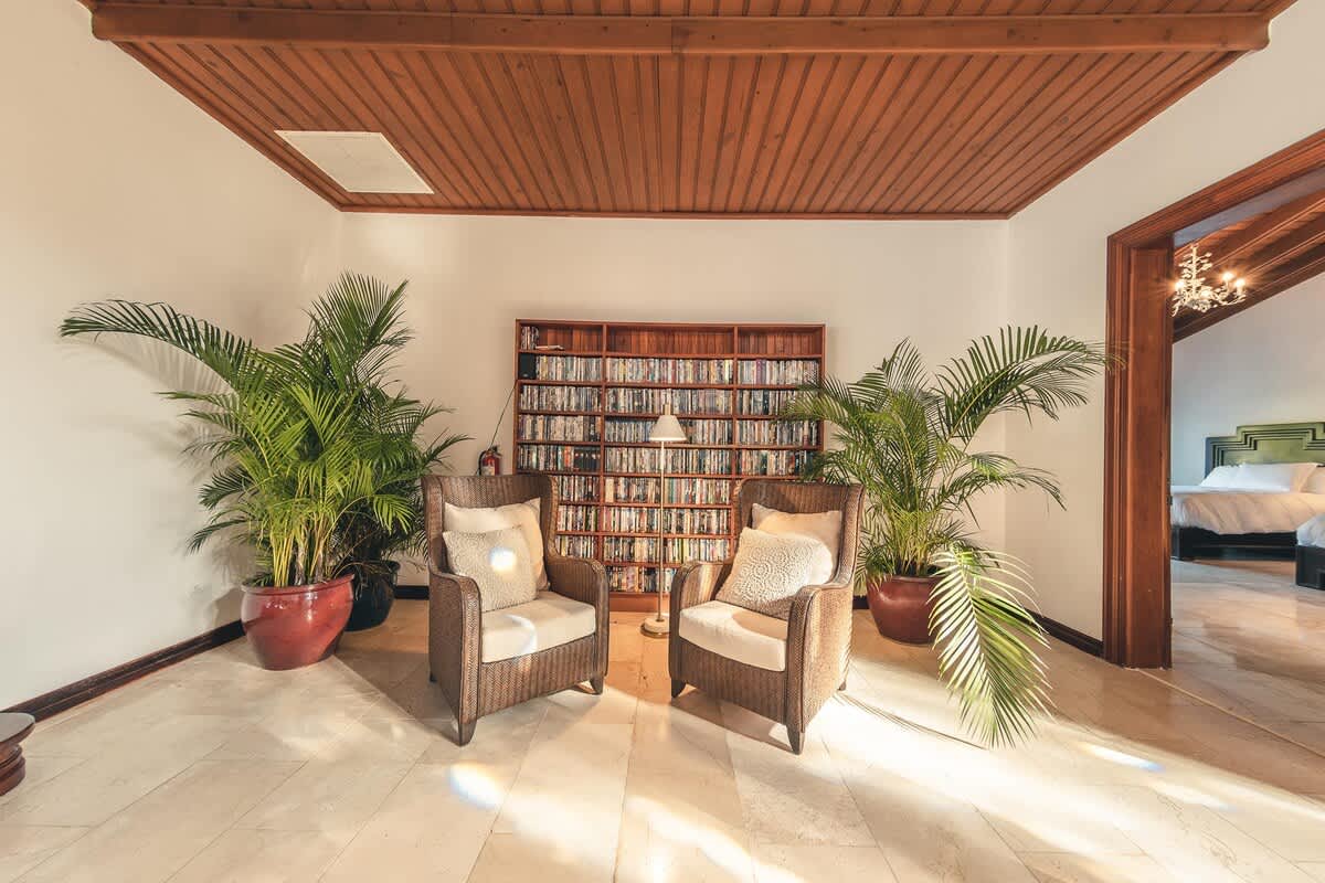 6944431afcb6fe3e7c3fb3c1