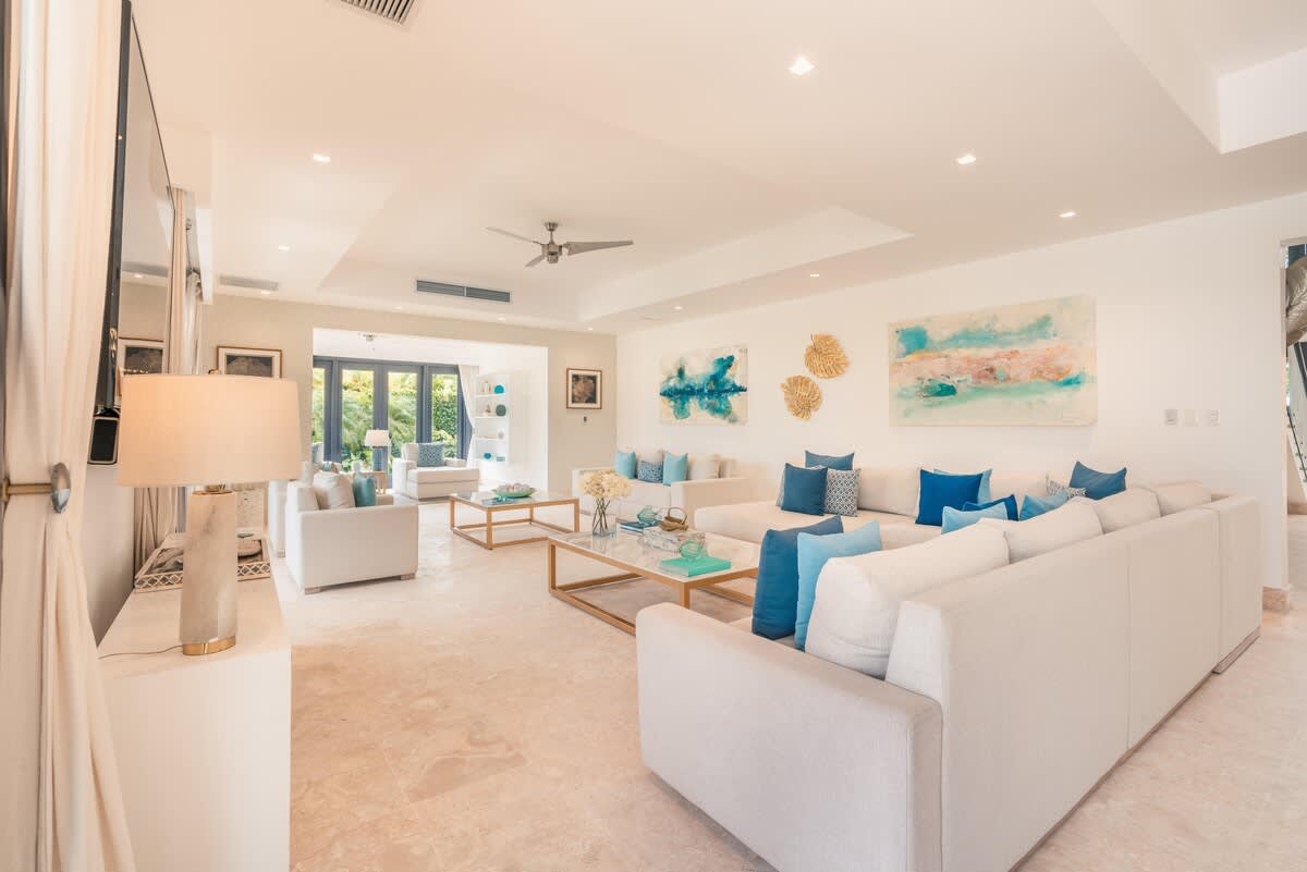 6944439afcb6fe3e7c3fb6e0