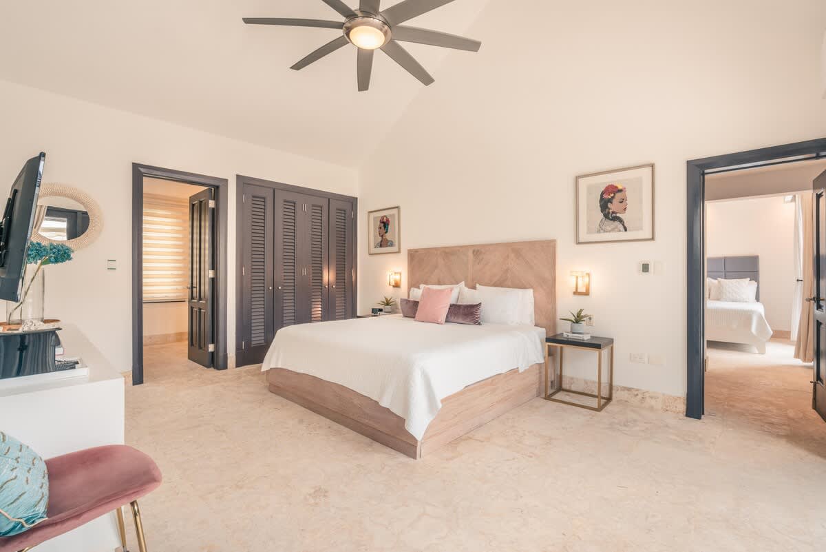 6944439ffcb6fe3e7c3fb735