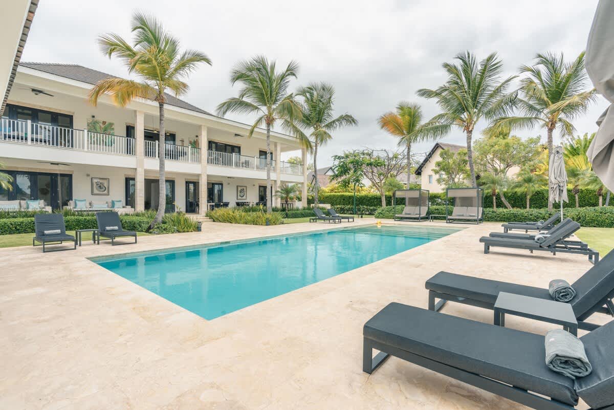 6944439bfcb6fe3e7c3fb704