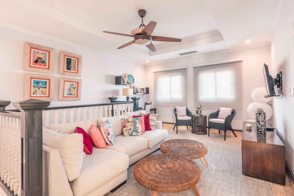 6944437d914dba2e072f7704