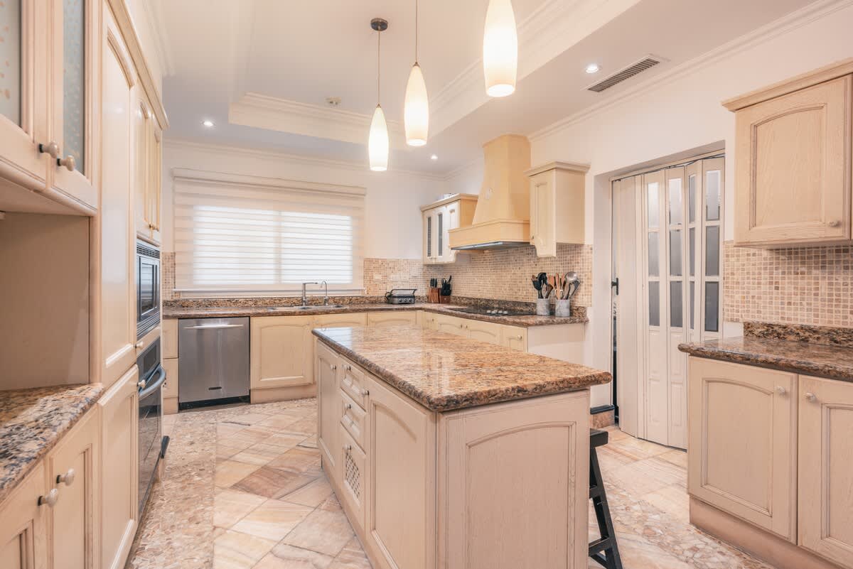 6944437d914dba2e072f7715