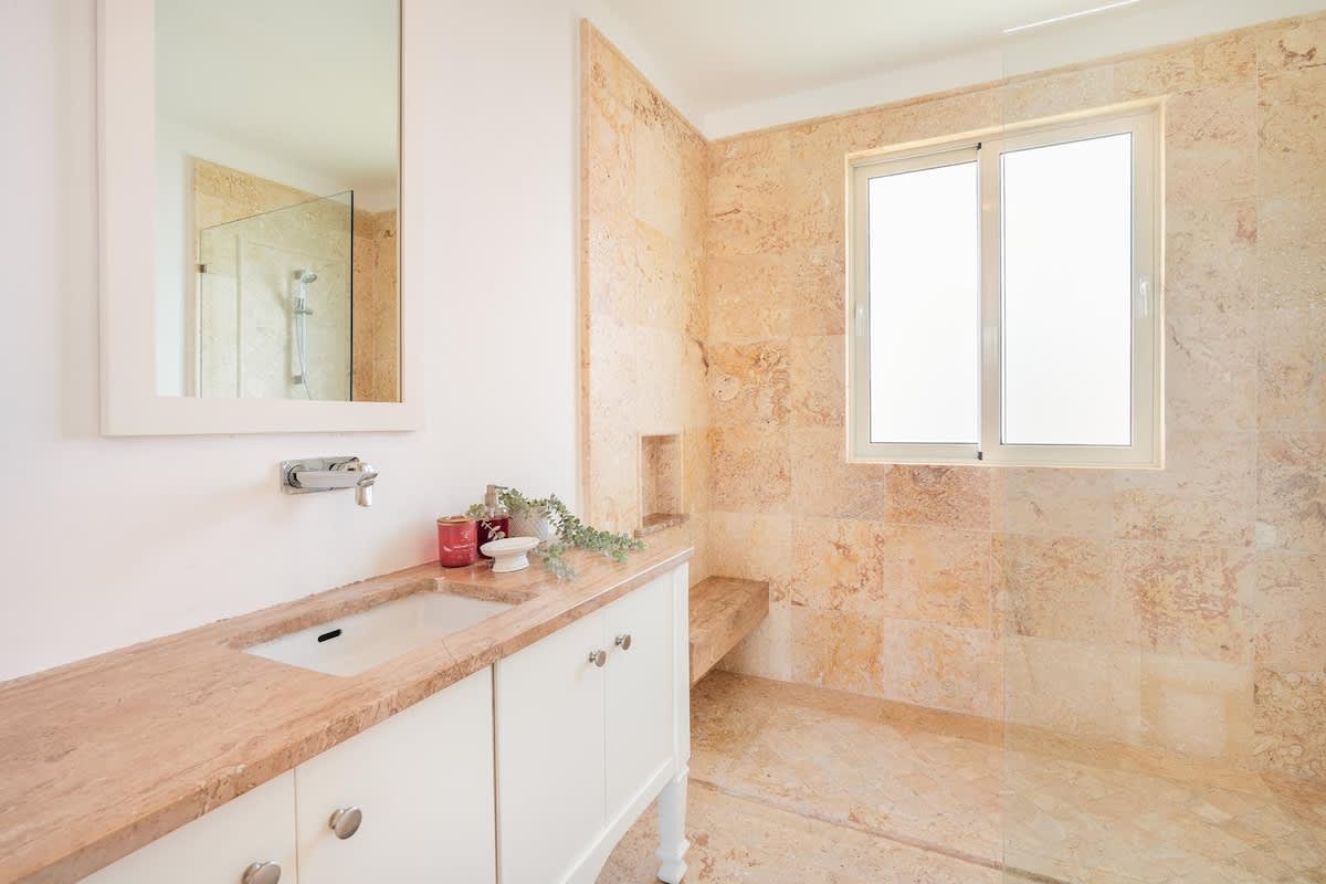 694443b5fcb6fe3e7c3fb80f