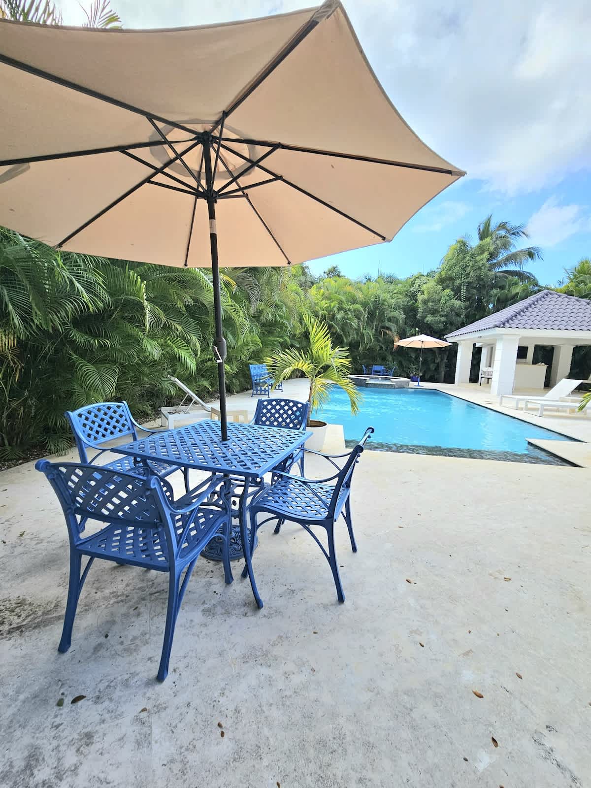 6944449d914dba2e072f82e8