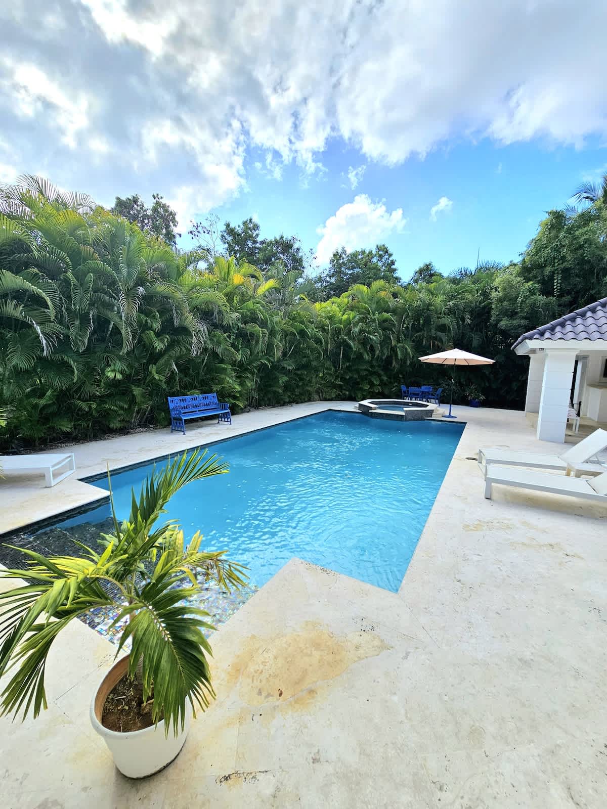 6944449e914dba2e072f82f0