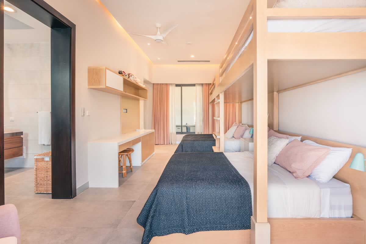 6952e1849ffb66b812f5a57b