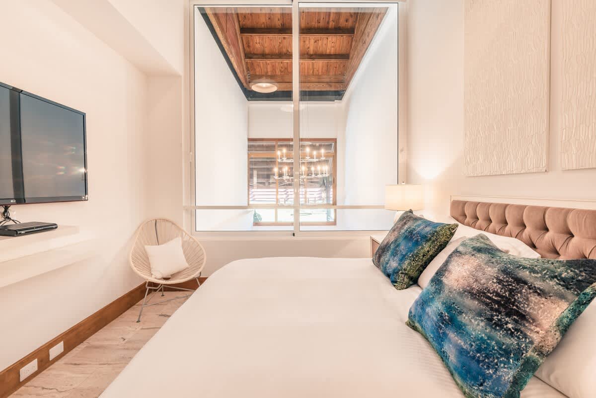 6952d00d98ade2a2e86d6a58