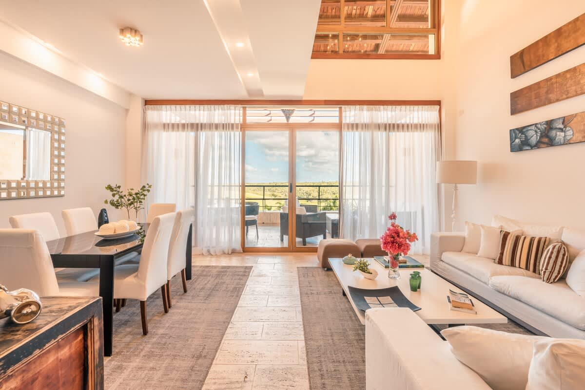 6952d00d98ade2a2e86d6a56