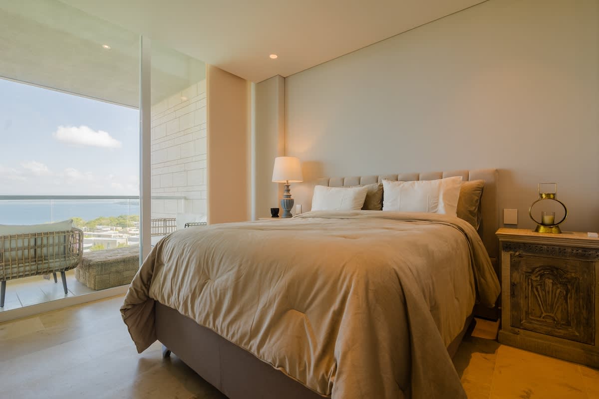 6944449d914dba2e072f82c4