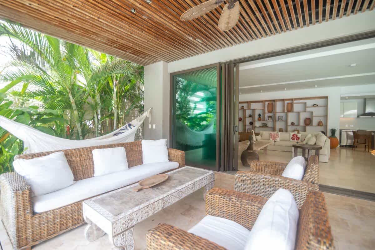 6944448f914dba2e072f8121