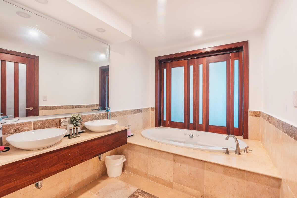 6944443e914dba2e072f7d4a