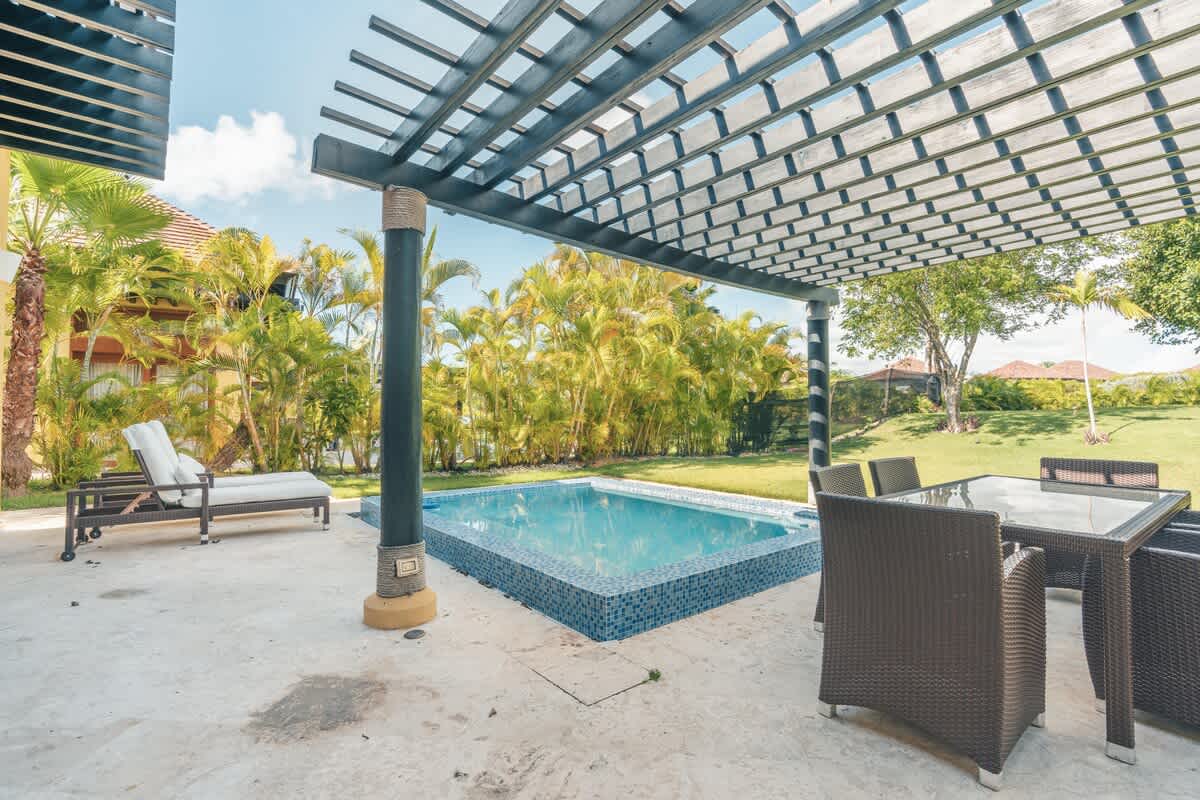 6944437e914dba2e072f771d