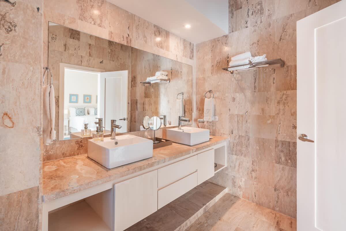 6944441cfcb6fe3e7c3fbb5d