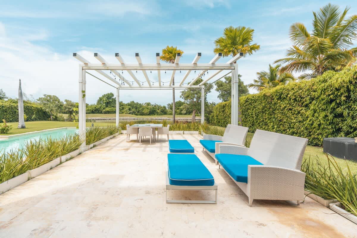 6952bede9ffb66b812f543b6