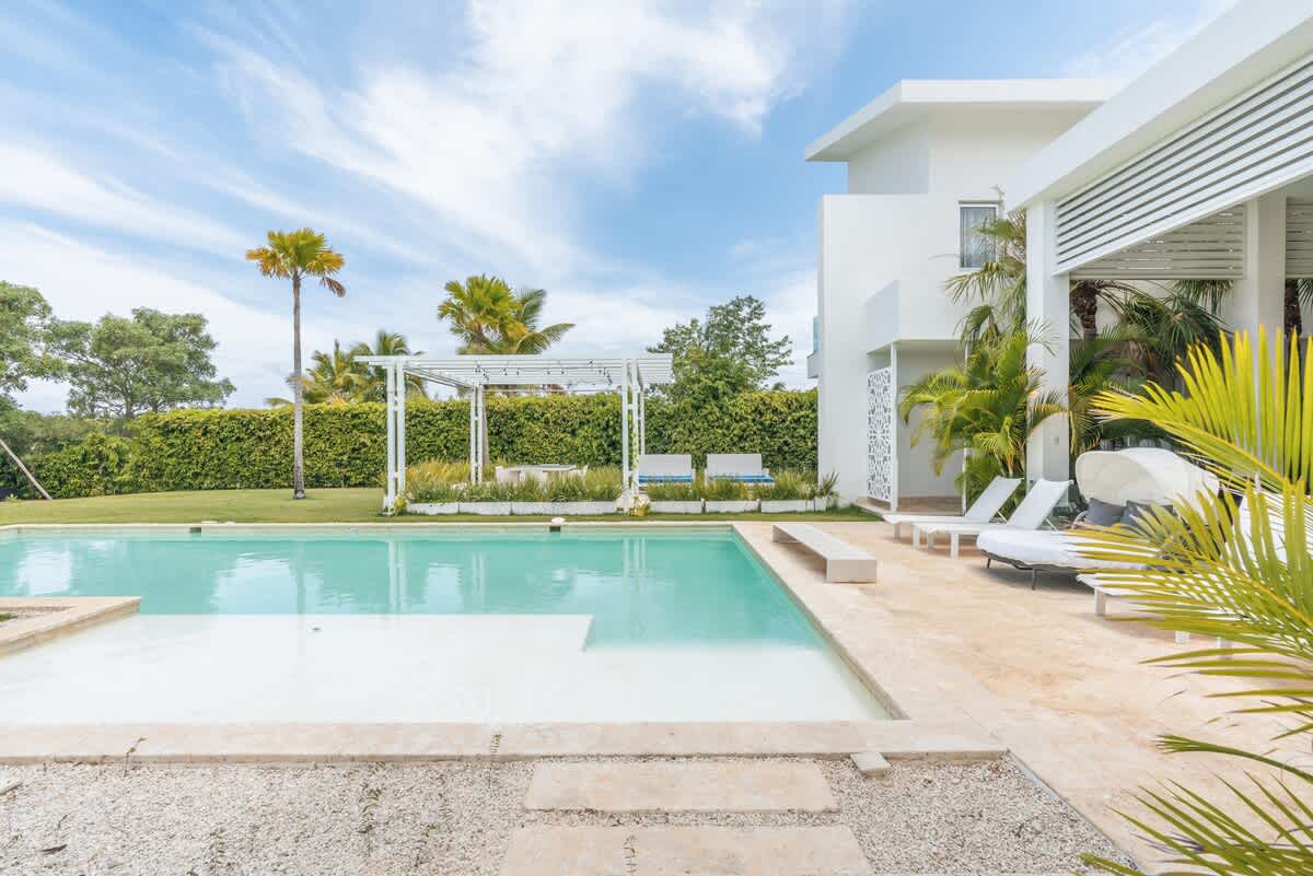 6952bede9ffb66b812f543a7