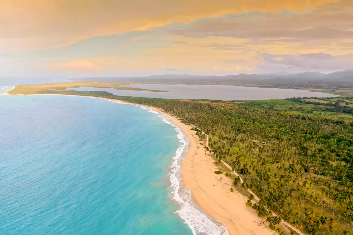Read more about the article Playa Esmeralda: the Dominican coastline’s natural jewel