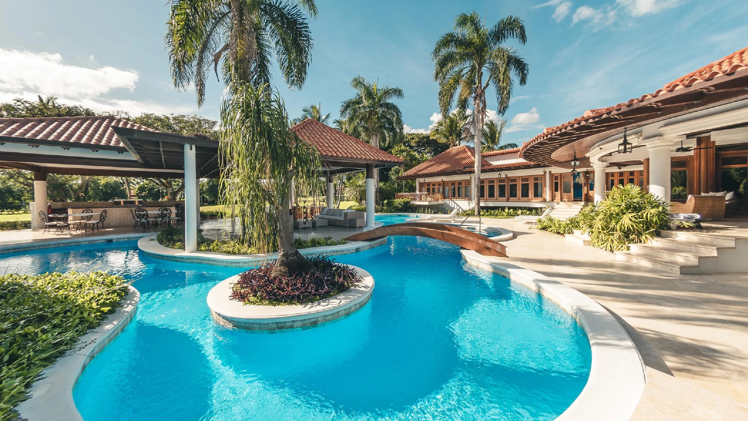 Read more about the article Premium Hospitality Rentals Vacation in Latam